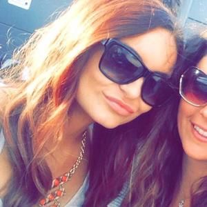 Meet your Posher, Caitlin